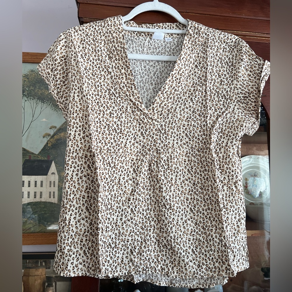 Ladies Gap short sleeve animal print blouse XS